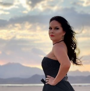 Meet your Posher, Felicia